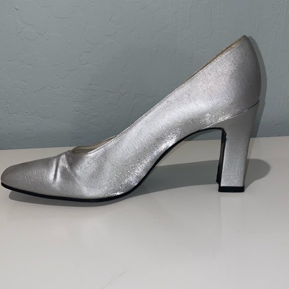 Stuart Weitzman Silver Satin Pumps 8 - Picture 8 of 9